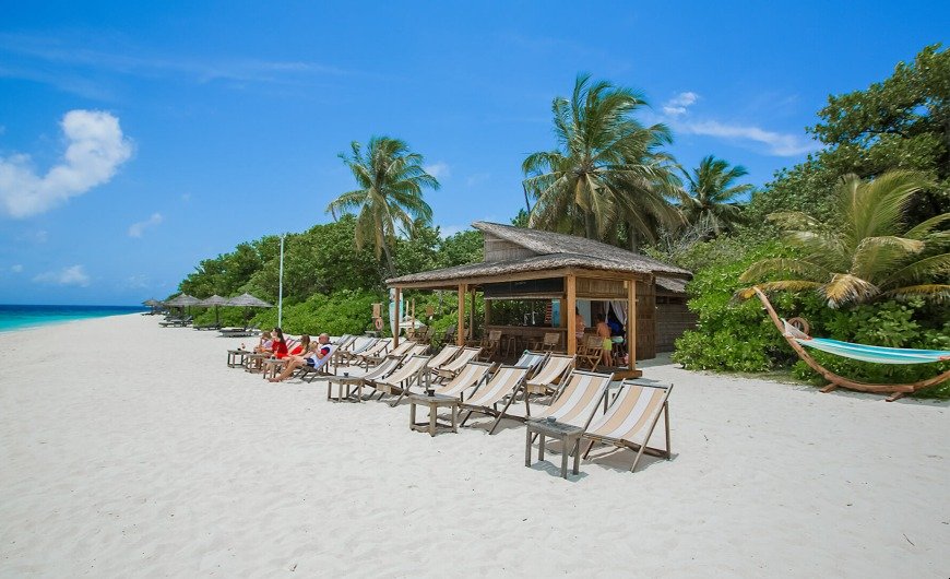 Overview of sunset bar with the island at Reethi Beach Resort