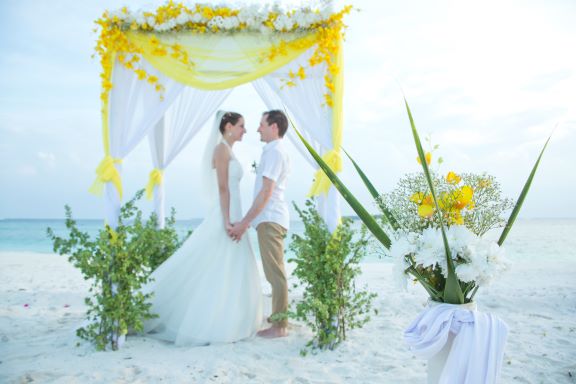A married couple photo shoot and wedding setup arrangements 
