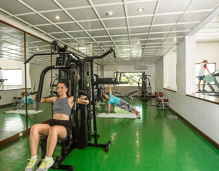 Woman in sportswear doing crossfit workout at Reethi sports center